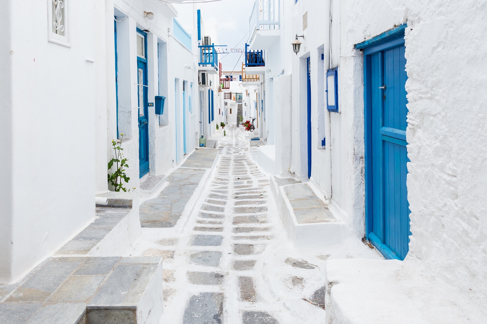 Vista de la calle Mykonos, Grecia