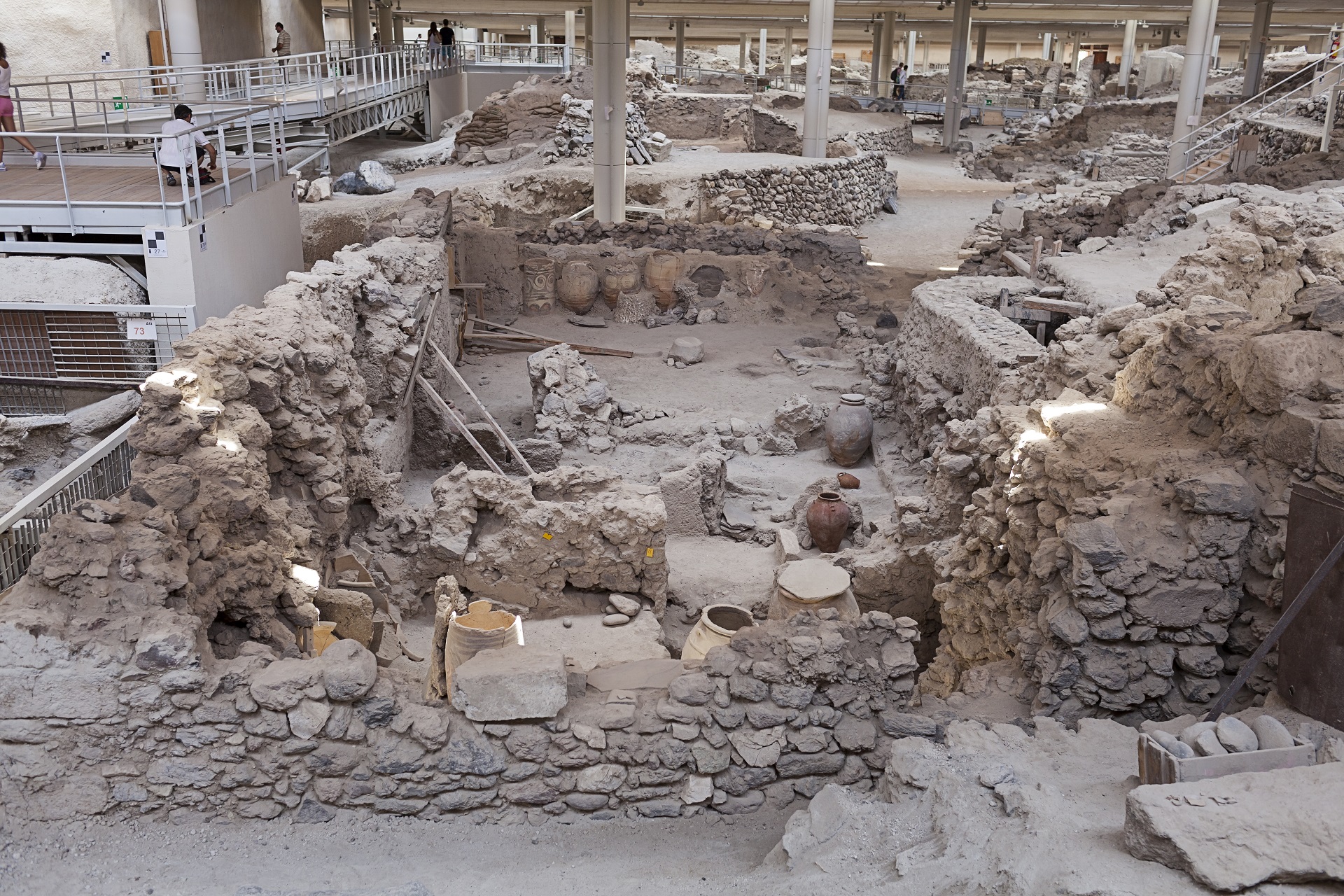 Akrotiri, sitio de excavación de un asentamiento de la Edad de Bronce minoica en la isla griega de Santorini