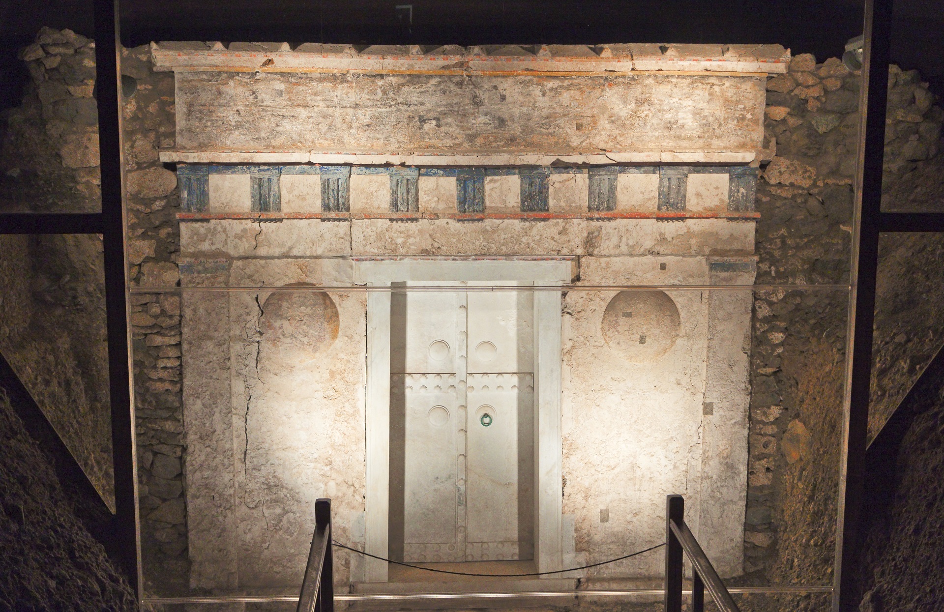 Antigua tumba macedonia del rey Felipe II encontrada en Vergina (Aigai) en Grecia